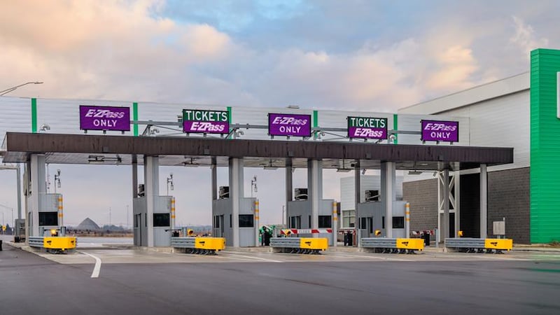 Las nuevas casetas de cobro de peaje del Ohio Turnpike.
