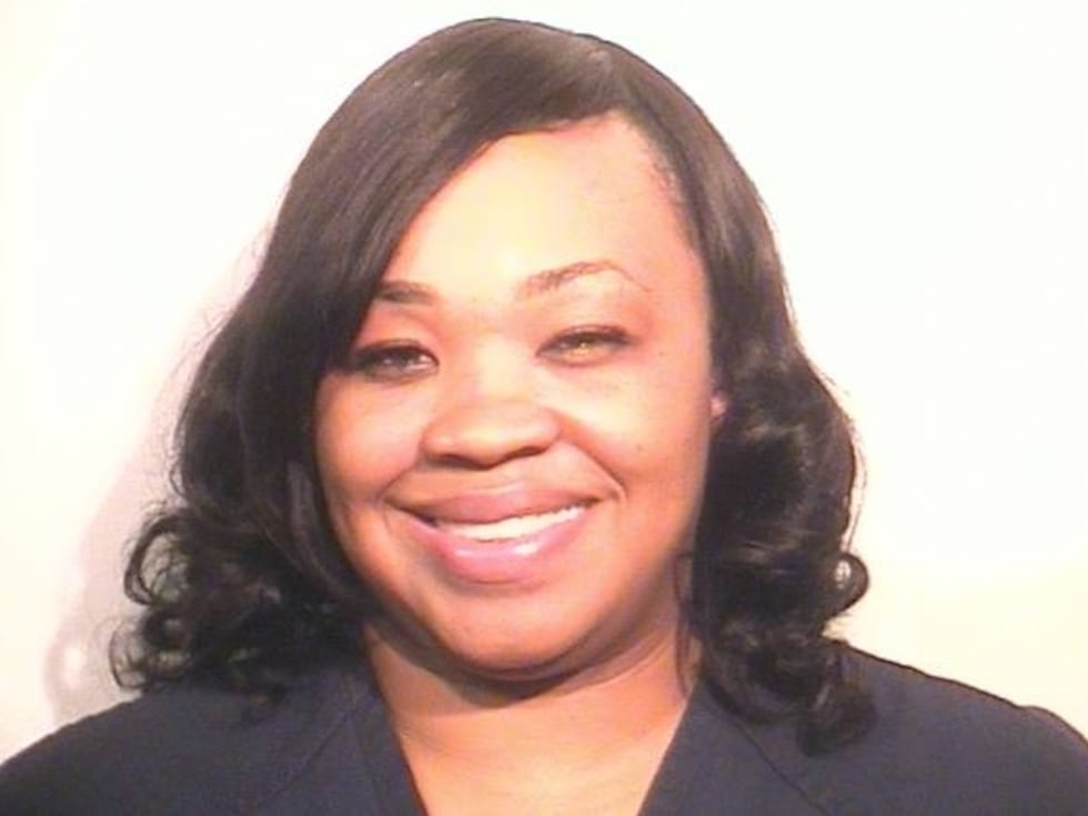 Jeanita Hopings aparece en esta foto de ficha del Centro de Correcciones del Condado de Lucas...