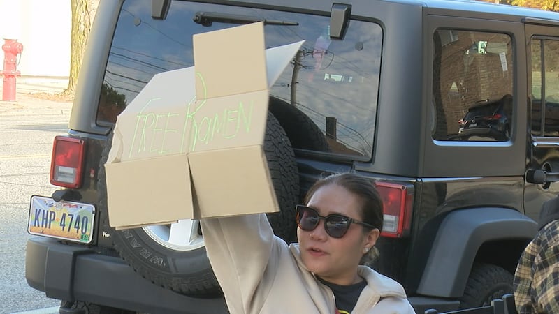 Local restaurant hands out free food