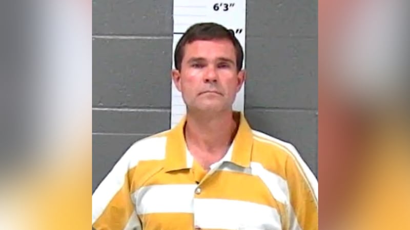 ARCHIVO — Fotografía policial del alcalde de la Villa de Butler, Wesley Dingus.