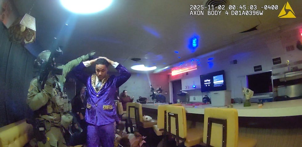 “Bar” clandestino de Alliance desmantelado en redada policial.