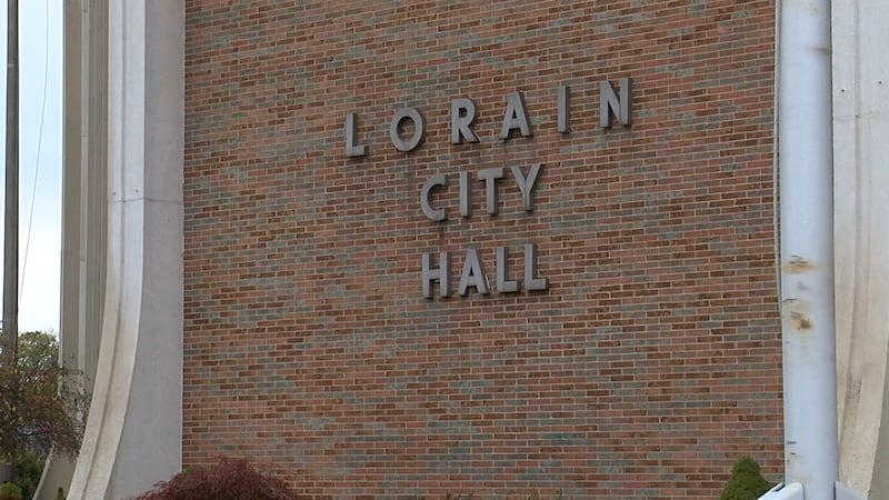 En solo unos meses, seis latinos cruzarán las puertas del ayuntamiento de Lorain para comenzar...