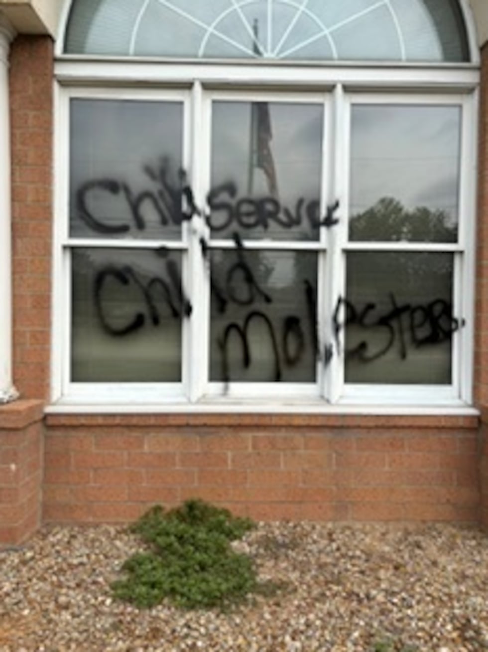 Vandalismo en el condado de Lorain: la Junta Electoral está entre los edificios dañados con...