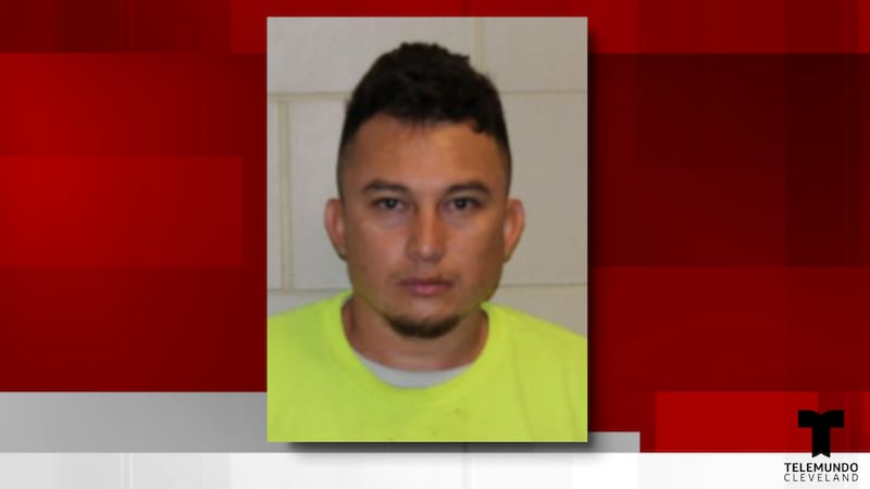 Los U.S. Marshals dicen que Fabian Chavez-Canales, de 35 años, es buscado por una violación de...