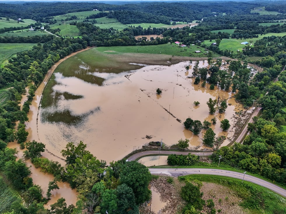 Agua de una inundación cubre una parte de Roseville, el miércoles 12 de agosto de 2026, en...