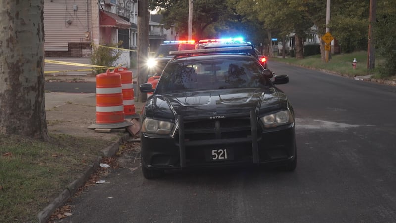 Dos hombres fueron hospitalizados tras un tiroteo cerca de la calle East 68th en Cleveland.