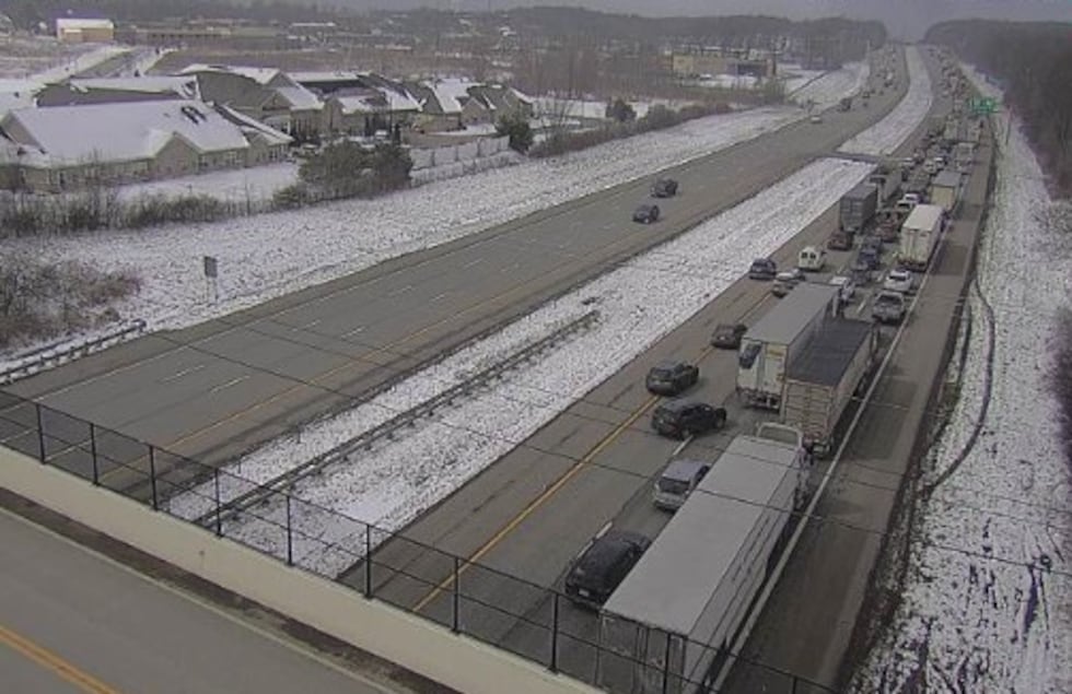 Choque de 23 vehículos cierra la I-77 Norte en el condado de Summit