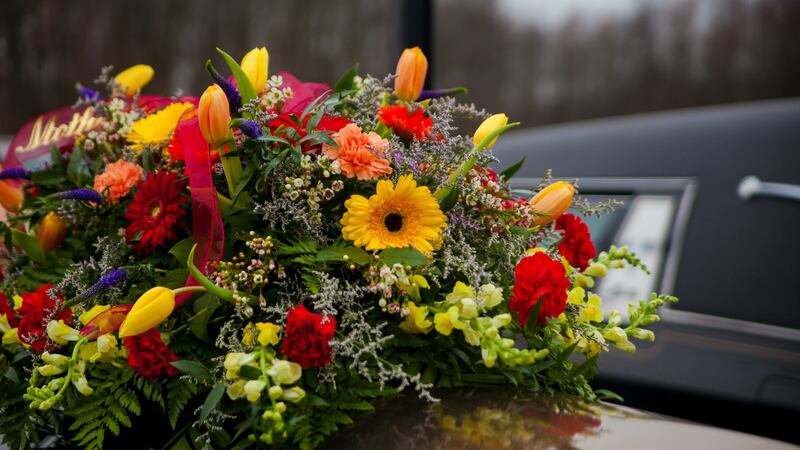 Muere de forma repentina la actriz multimillonaria Anna Shay a sus 62 años