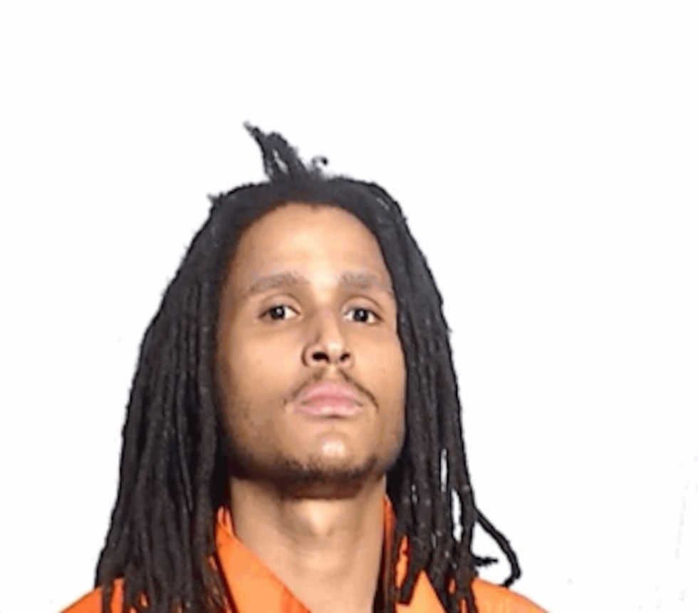 Trey Radford, de 27 años, enfrenta cargos por realizar una amenaza terrorista tras...