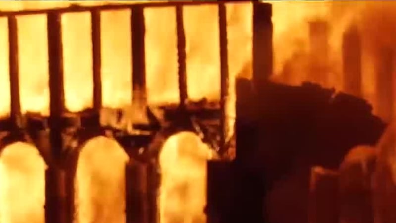 Una histórica iglesia de Cleveland quedó destruida por un incendio en la madrugada.