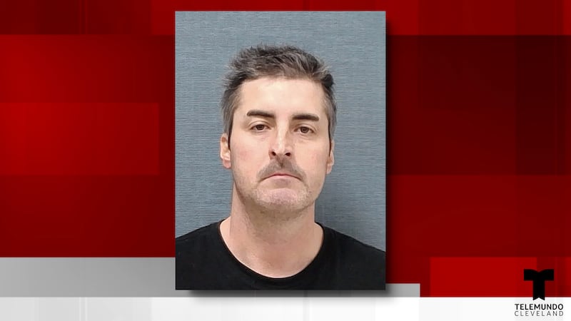 Los oficiales informaron que Ty Gracie, de 39 años, estaba ebrio, causando un altercado y...