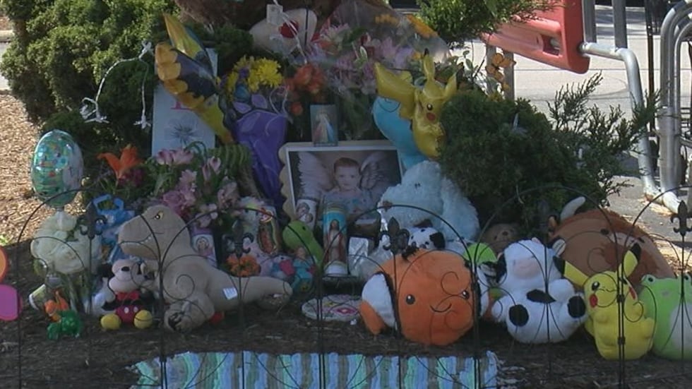 La comunidad continúa lamentando la desgarradora pérdida de Julian Wood, de 3 años. Un...