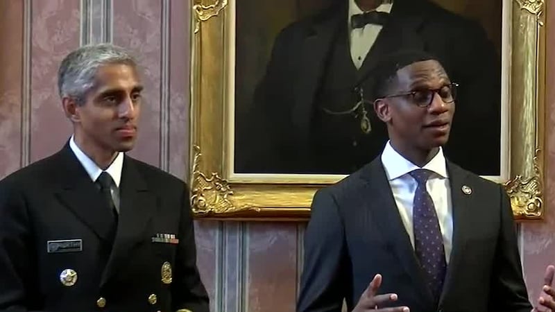 El Cirujano General de EE. UU. se une al alcalde de Cleveland para abordar la crisis de salud...