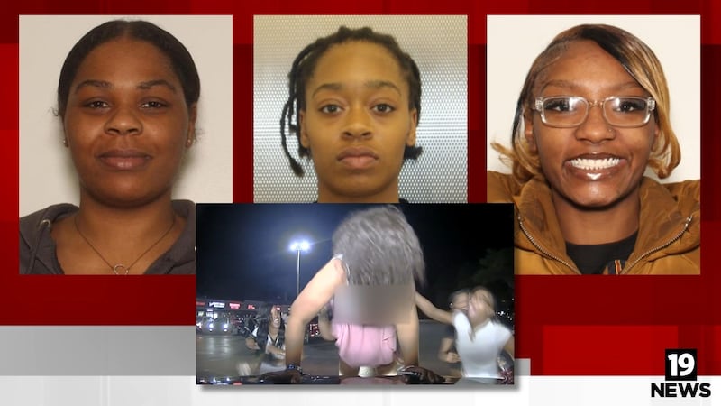 "Arrestan a una mujer y buscan a dos más por hacer 'twerking' y dañar una patrulla de la...