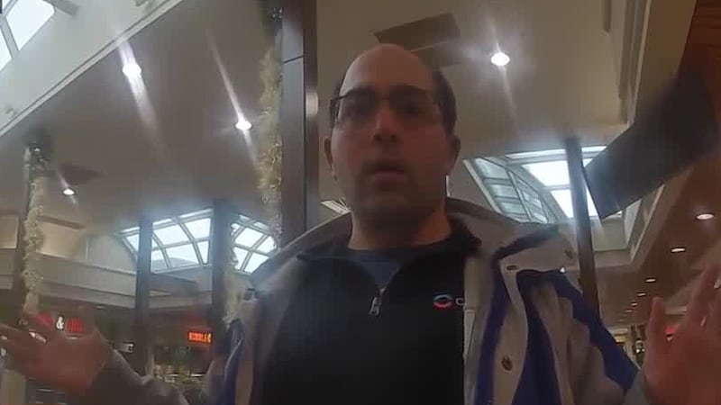 Un hombre fue acusado de grabar a un niño de 11 años usando el baño del centro comercial Great...