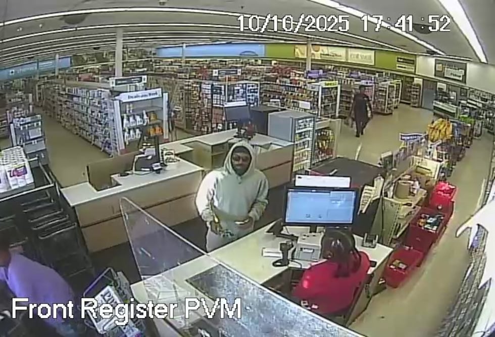 ’Bandido de las ofertas’ que usó tarjeta robada es buscado por la Policía de Euclid