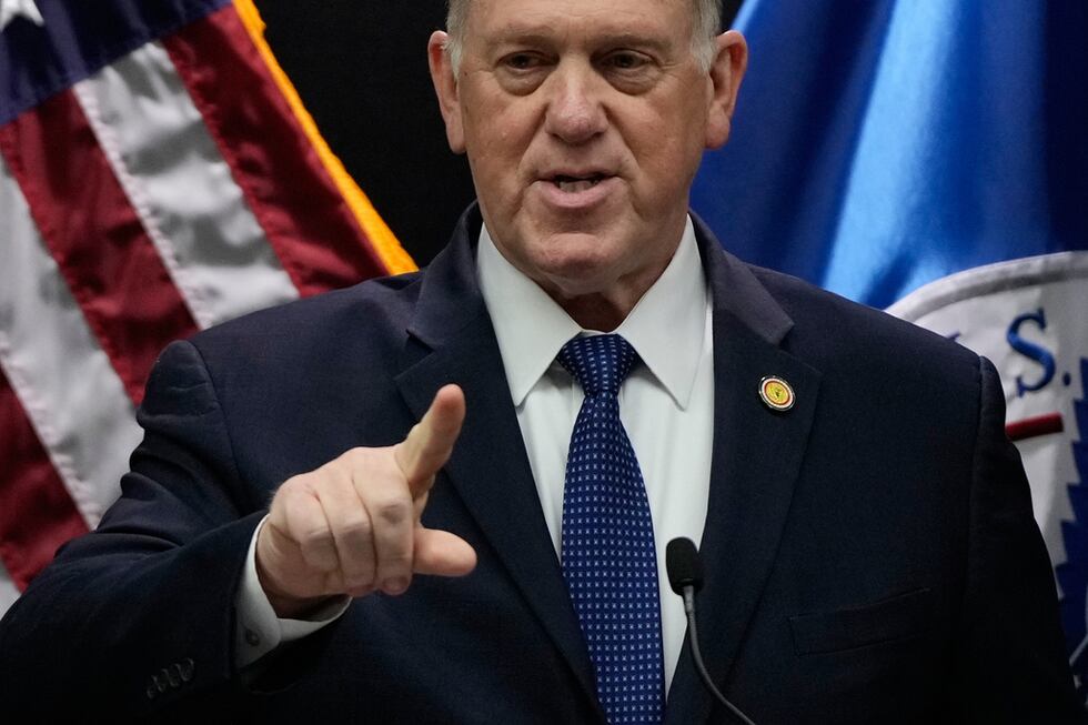 El zar fronterizo estadounidense Tom Homan en conferencia de prensa en Minneapolis el 29 de...