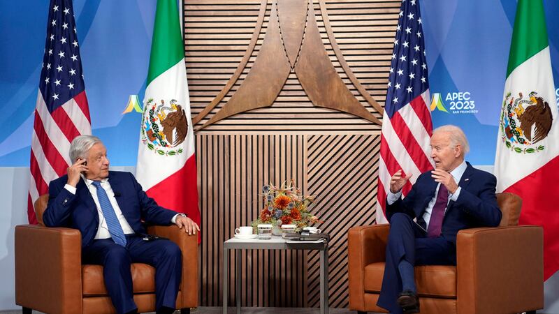 El presidente estadounidense Joe Biden se reúne con su homólogo mexicano Andrés Manuel López...