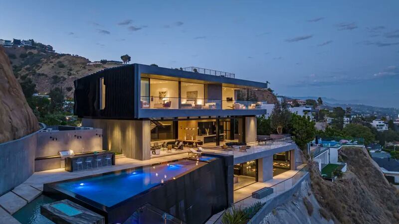 mansión del latino ganador del powerball en Hollywood