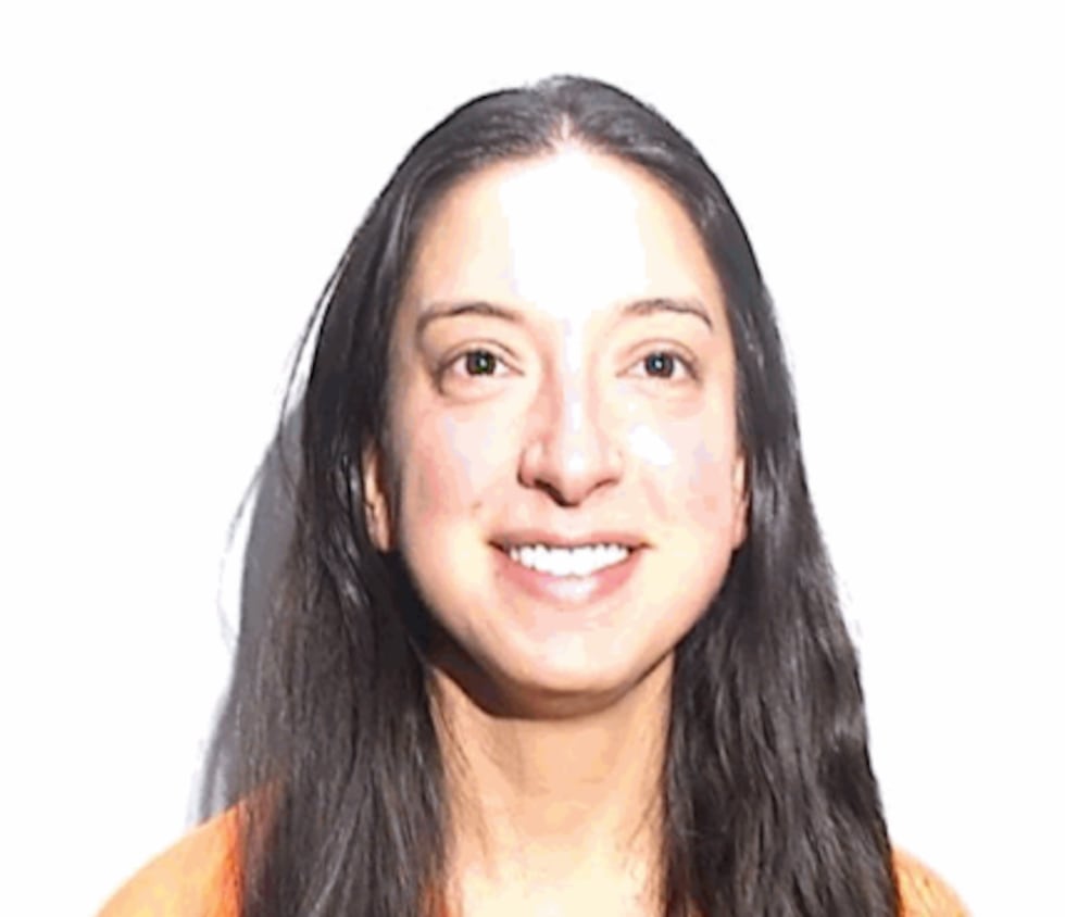 Se acusa a Algarin-Fisher de conducir ebria y chocar de frente contra otro vehículo en Toledo...