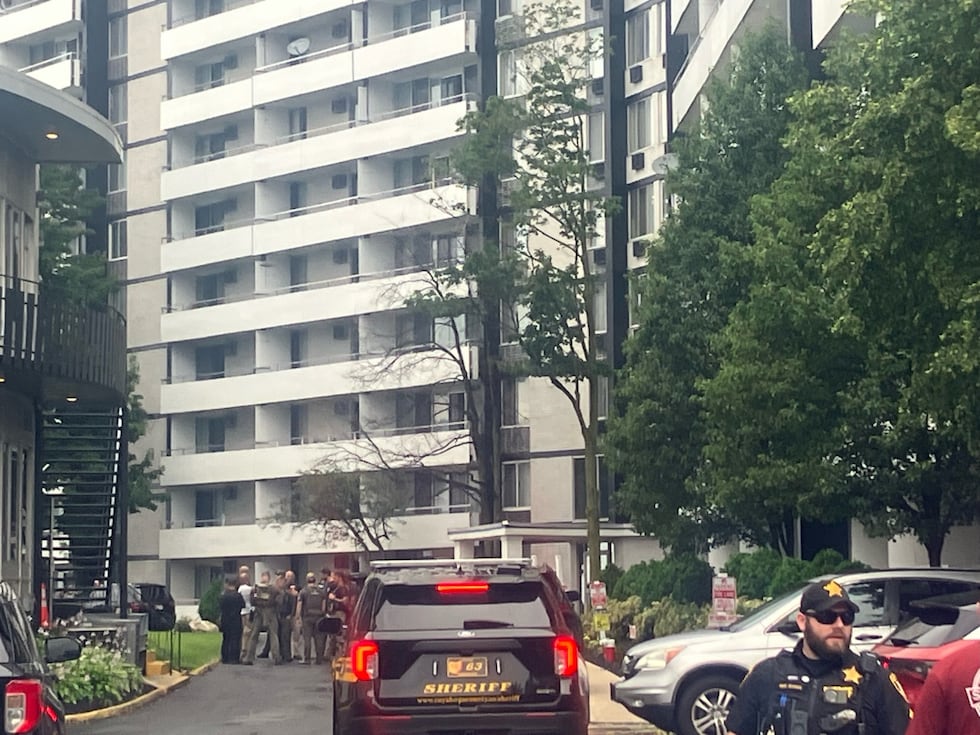 Massive police presence at Euclid apartment complex