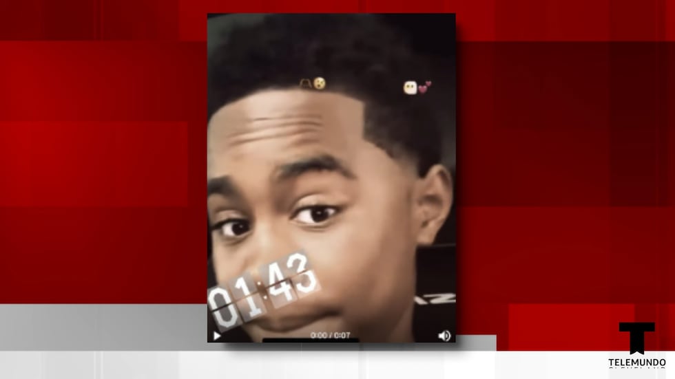 La policía de Cleveland busca a un adolescente de 13 años desaparecido, visto por última vez...