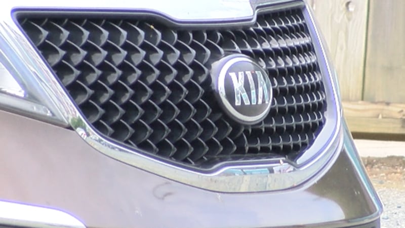 Los ladrones de autos continúan apuntando a Kias y Hyundais usando un cable USB para conectar...
