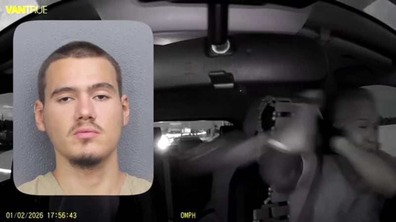 VIDEO: Pasajero golpea a un conductor hispano de Uber mientras el auto estaba en movimiento. ...