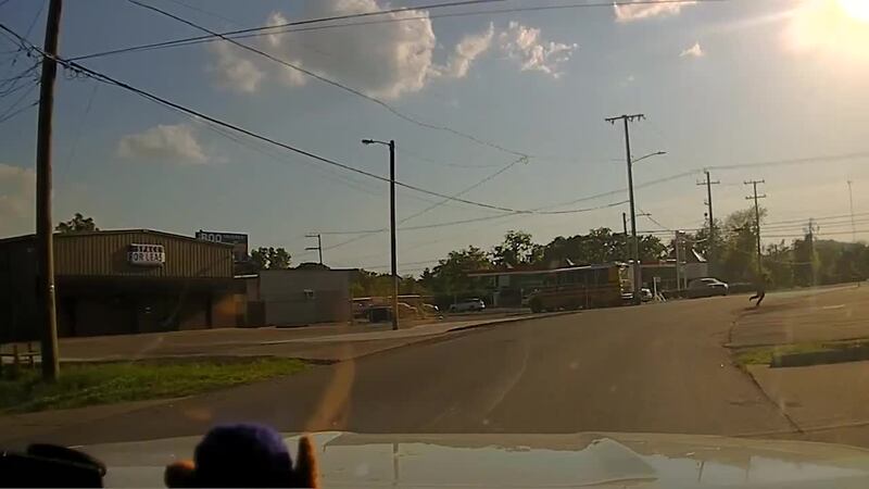 Policía de Nashville da a conocer el video del momento en que un joven dispara a un oficial