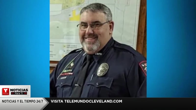 Cuatro personas han muerto, incluyendo un oficial de policía, un sospechoso, una madre y su...