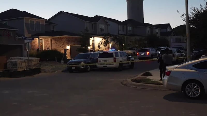 Dos sospechosos fueron arrestados en relación con el hallazgo de un cadáver escondido. Las...