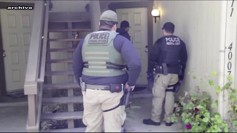 Controversia en ciudad de Texas por supuesta reunión de su alcalde con ICE mientras el jefe de...